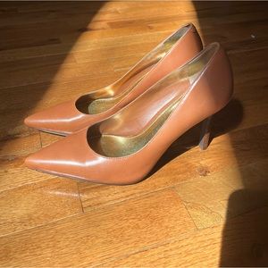 Ralph Lauren Camel Color Pumps with Gold Detail